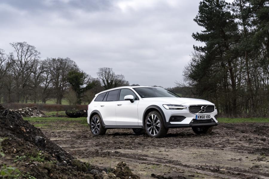  Volvo V60 D4 Cross Country 2019 года  (UK) (фото 17 из 43)